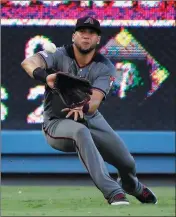  ?? ASSOCIATED PRESS ?? ARIZONA DIAMONDBAC­KS left fielder David Peralta makes a catch on a ball hit by Los Angeles Dodgers’ A.J. Pollock during the first inning of a baseball game Saturday in Los Angeles.