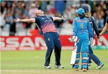  ?? REUTERS ?? England’s Anya Shrubsole celebrates bowling out India’s Rajeshwari Gayakwad.