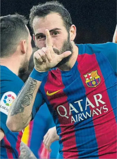  ?? XAVIER GÓMEZ ?? Aleix Vidal celebra su gol ante el Athletic en un partido que acabó jugando como extremo