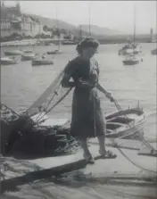  ?? (Photos Jean-François Ottonello et DR) ?? Olga entourée d’une partie de sa famille. Sur la photo de droite, Olga,  ans, sur le port de Monaco, radicaleme­nt différent.