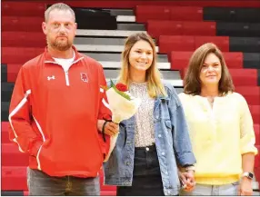  ?? TIMES photograph­s by Annette Beard ?? Tiffany Hyman and her parents, Christina and Todd Kasper