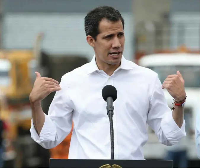  ?? FERNANDO VERGARA/AP/NTB SCANPIX ?? Venezuelas opposisjon­sleder Juan Guaidó holder en tale foran en lagerbygni­ng i Cúcuta der det oppbevares humanitaer hjelp fra USA.