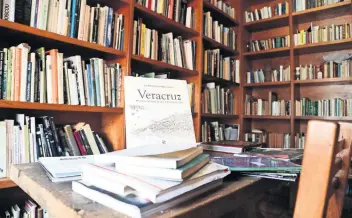  ??  ?? Imagen de la biblioteca de Sergio Pitol en su casa de Xalapa, Veracruz.