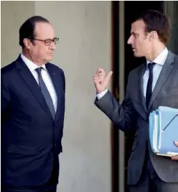  ??  ?? Macron, Premier ministre ? Cela suffira-t-il à faire remonter la cote de Hollande ?