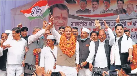  ?? HT PHOTO ?? Former BJP leader Yashpal Arya (with garlands) with Congress leaders during the rally in Haldwani on Thursday.