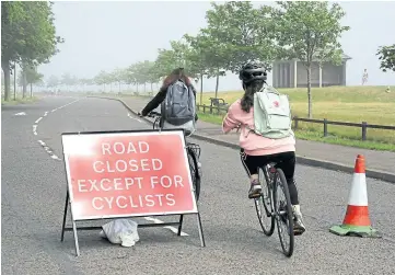  ?? ?? RESTRICTED: Part of the Esplanade in Broughty Ferry is already closed off to traffic.