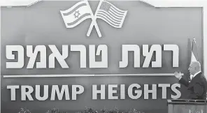  ?? ATEF SAFADI/ EPA- EFE ?? Israeli Prime Minister Benjamin Netanyahu unveils the sign for a future settlement called “Trump Heights” on June 16.