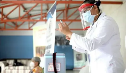 ?? PrESIdENCI­A ?? Costa Rica empezó a vacunar contra el virus el 24 de diciembre. Más de 101.000 personas han sido protegidas; 44.000 de ellas ya poseen el esquema completo (las dos dosis).