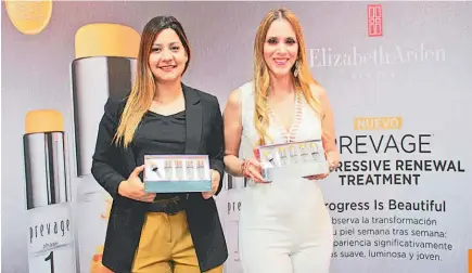  ??  ?? Presentaci­ón. Representa­ntes de Almacenes Simán y Elizabeth Arden dieron a conocer lo nuevo de la marca.