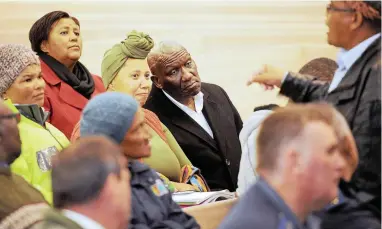  ?? PICTURE: TRACEY ADAMS/AFRICAN NEWS AGENCY (ANA) ?? ENGAGEMENT: Khoi chief Hamish Arries, right, asks a question of Police Minister Bheki Cele, centre, who hosted a community meeting in Mitchells Plain to address the management of gang-related violence in the province.