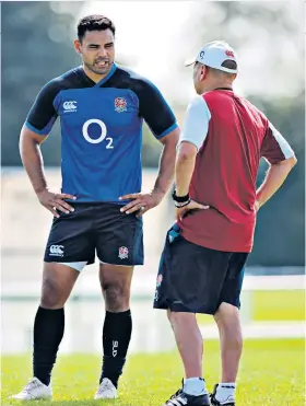  ??  ?? Gain-line general: Ben Te’o chats with Eddie Jones at training in Treviso, Italy