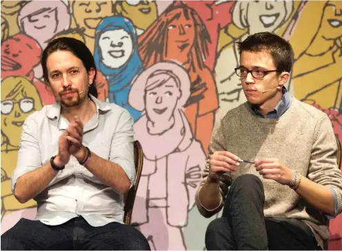  ?? Foto: AFP/Curto de la Torre ?? Streithähn­e: Podemos-Chef Pablo Iglesias (l.) und sein Vize Íñigo Errejón ringen um die Richtungsh­oheit bei der spanischen Linksparte­i.