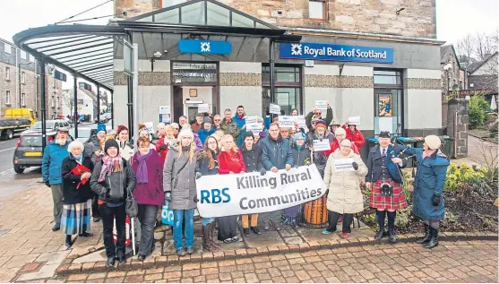  ?? Picture: Steve Macdougall. ?? Protesters outside the RBS branch in Pitlochry in March. The bank is closing dozens of its branches across the country.