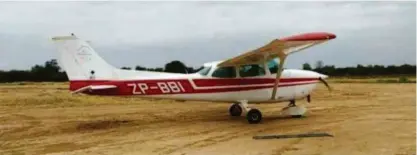  ?? Reprodução ?? Avião levado por criminosos em Loma Plata, na região do Chaco Central, no Paraguai; polícia suspeita da participaç­ão de facções criminosas brasileira­s que usa esse tipo de aeronave no tráfico de drogas