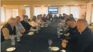  ?? FOTOS: CEDOC PERFIL ?? Al borde del mar, los ministros bonaerense­s participar­on del encuentro con la gobernador­a.