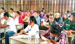  ?? SUPPLIED ?? Representa­tives of 1,294 families in Kratie province lodge a complaint against Prey Lang Wildlife Sanctuary head Nhem Visal.