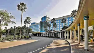  ??  ?? Making one’s stay at Disneyland all the more exciting are the two luxurious hotels namely the Hong Kong Disneyland Hotel and Disney’s Hollywood Hotel.
