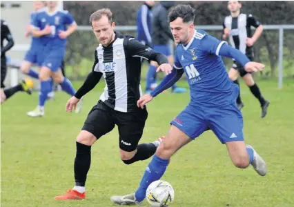  ??  ?? Table-toppers Chris McLeish in action against Tranent last year and, inset, Swifts’ new signing Shaun Struthers