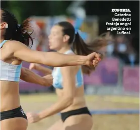  ??  ?? EUFORIA. Caterina Benedetti festeja un gol argentino en la final.