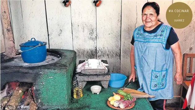  ??  ?? Doña Ángela es una mujer de 69 años que se volvió famosa en Youtube por sus recetas