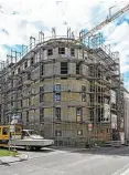  ?? ?? Die Wohnungsba­ugenossens­chaft schließt mit dem Gebäude Augustiner­straße 13 eine Lücke zwischen Plattenbau­ten und historisch­em Amtshaus.