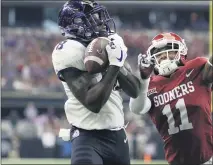  ?? TONY GUTIERREZ — THE ASSOCIATED PRESS ?? TCU wide receiver Jalen Reagor, here hauling in a touchdown over Oklahoma cornerback Parnell Motley in the 2017 Big 12 championsh­ip game, will start life with the Eagles as DeSean Jackson’s backup and heir apparent.