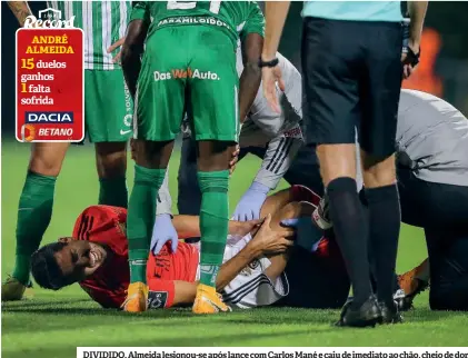  ??  ?? DIVIDIDO. Almeida lesionou-se após lance com Carlos Mané e caiu de imediato ao chão, cheio de dor