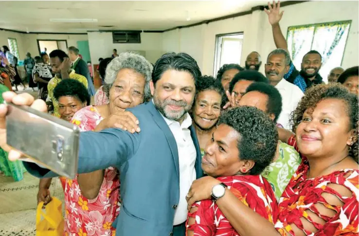  ?? Photo: DEPTFO News ?? Attorney-General Aiyaz Sayed-Khaiyum takes a selfie with members of Bureta Village during the launch of the Ovalau Solar Initiative.