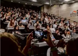  ?? AMIT ELKAYAM/NEW YORK TIMES ?? The outbreak of war delayed the start of classes in Israel, but students returned to the University of Haifa late last month.