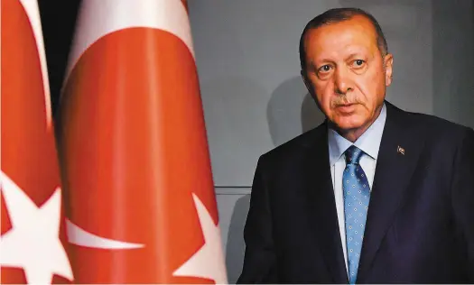  ?? PHOTO AFP ?? Le président de la Turquie, Recep Tayyip Erdogan, quelques instants avant de prononcer son discours après le dévoilemen­t des résultats des élections qui l’ont reconduit à la tête du pays, hier, à Istanbul.