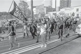  ?? Foto | EFE | LA PATRIA ?? El ambiente en las calles de Mineápolis fue de júbilo.