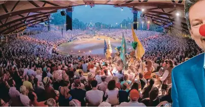  ??  ?? Da staunt selbst der Profi: Die Schlossare­na zu Kaltenberg – hier ein Bild der Ritterspie­le – bildet die beeindruck­ende Kulisse für das Open Air mit dem medizinisc­hen Kabarettis­ten Dr. Eckart von Hirschhaus­en am 20. September.