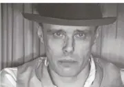  ?? FOTO: JSC ?? Joseph Beuys in Lutz Mommartz' „Sozialer Plastik“(16-mm-Film, transferie­rt auf Video).