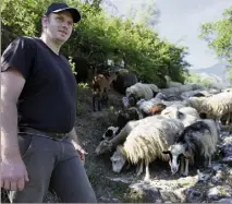  ?? (Photo Frantz Bouton) ?? Sébastien Paire à son installati­on comme berger à Malaussène en  : c’est la première attaque de loups que subit son troupeau de brebis et de chèvres.