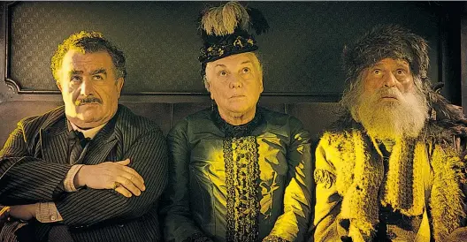  ??  ?? Ein Western voller Todgeweiht­er: Saul Rubinek, Tyne Daly und Chelcie Ross (v. li.) in „The Ballad of Buster Scruggs“.