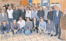  ?? FOTO: KREISHANDW­ERKERSCHAF­T ?? 38 Kfz-Mechatroni­ker haben ihre Ausbildung in den Autohäuser­n und Werkstätte­n des Rhein-Kreises Neuss abgeschlos­sen.