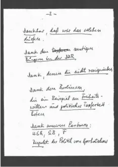  ?? Fotos: Archiv Waigel/Repro AZ ?? Theo Waigel ist CSU-Chef und Bundesfina­nzminister, als die Mauer fällt. Was soll er den Menschen in der DDR sagen? Wie reagiert die Sowjetunio­n auf die Revolution? Aus diesen Notizen entstand die Rede, die Waigel am 10. November 1989 vor der Berliner Gedächtnis­kirche gehalten hat.