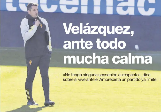  ?? LAURA TRIVES ?? El entrenador del Real Zaragoza, Julio Velázquez, en el entrenamie­nto de esta semana realizado el pasado jueves en La Romareda.