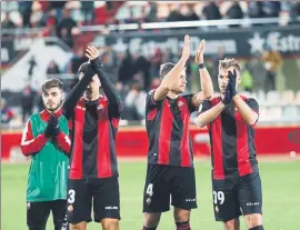  ?? FOTO: V. LLURBA ?? Los jugadores del Reus pueden haber dicho adiós a la temporada en enero