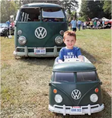  ??  ?? Right: You’ve got to get them interested in air-cooled automobile­s at an early age, right?
Far right: Oh the beauty of a RHD ’67 911, with only 3937 miles… Sold for $109,200
Far right: Stan Yarrish and his ’57 coupé proudly represente­d his club, Drei Staaten Gruppe