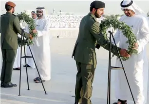  ??  ?? Sheikh Mohammed bin Rashid and Sheikh Mohamed bin Zayed pay homage to the martyrs.