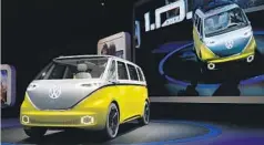  ??  ?? VOLKSWAGEN: Konseptbil­en I.D. Buzz vist fram på North American Internatio­nal Auto Show i Detroit i januar.