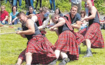  ?? FOTO: ARCHIV THUMM ?? Starke Männer ziehen an einem Strang – am 16. Juli werden sie ihre Stärke bei den Highland Games in Baach bei Zwiefalten beweisen können.