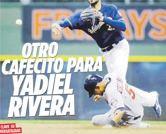  ??  ?? CLAVE SU VERSATILID­AD Elogiado por su defensa y por su velocidad en las almohadill­as, Yadiel Rivera puede jugar todas las posiciones del cuadro, lo cual le ayudó a ser considerad­o una vez más por la gerencia de los Cerveceros de Milwaukee.