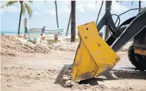  ?? JOHN MCCALL/STAFF PHOTOGRAPH­ER ?? Constructi­on crews begin removing sand from the roadway in Deerfield Beach after Hurricane Irma passed through South Florida. City officials voted to extend the official state of emergency an additional 30 days.