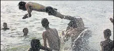  ?? PTI ?? People at Ambazhari lake to beat the heat in Nagpur, Saturday. IMD said heat wave prevailed in parts of Rajasthan, Madhya Pradesh.