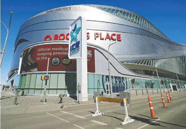  ?? LARRY WONG/POSTMEDIA ?? Part of the appeal of Edmonton as an NHL hub city is that Rogers Place is attached to the JW Marriott hotel by a pedway.