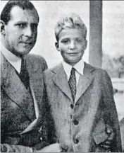  ?? GETTY ?? Don Juan con su hijo, al que llamaba Juanito, en una foto de 1948