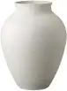  ??  ?? Vase, Knabstrup, H 35 cm, 999 kr, Knabstrup Keramik.