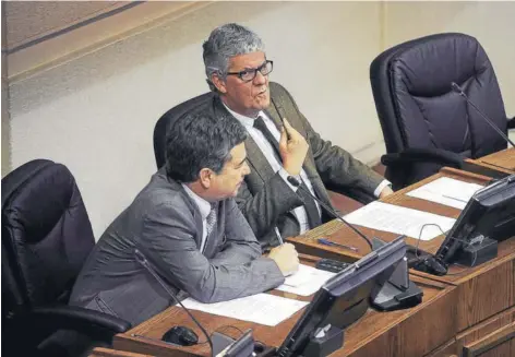  ?? FOTO AGENCIAUNO ?? El senador Juan Antonio Coloma (UDI) ha sido el principal interlocut­or de la oposición con Hacienda